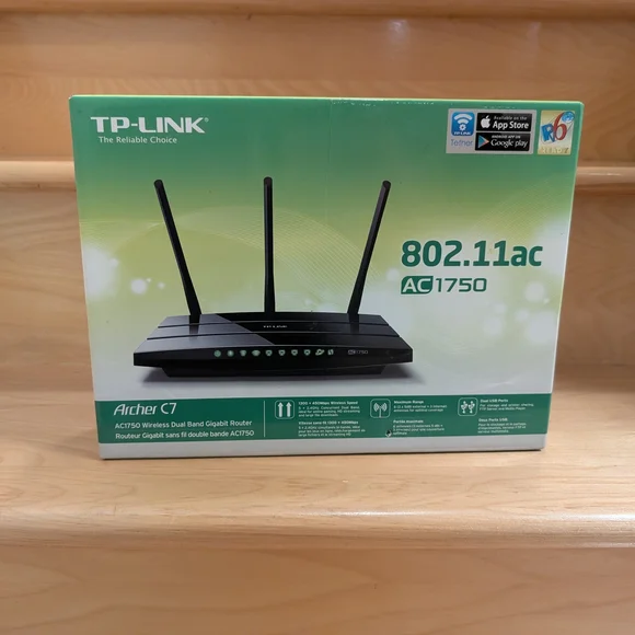 TP-Link Green and Black Wireless Router Box - Picture 1 of 2